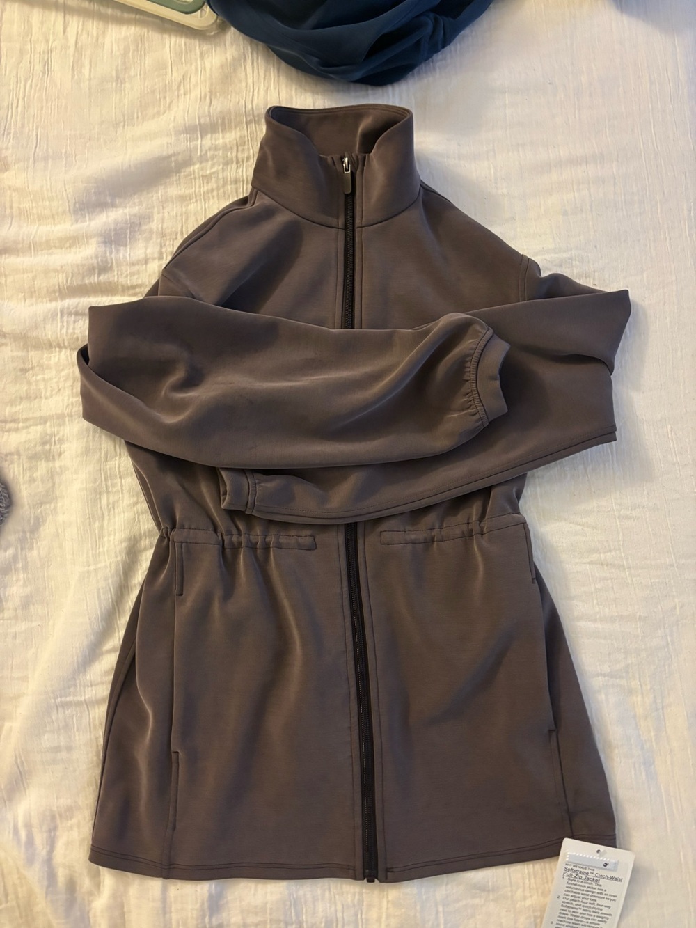 Lululemon Softstreme Cinch waist full zip jacket